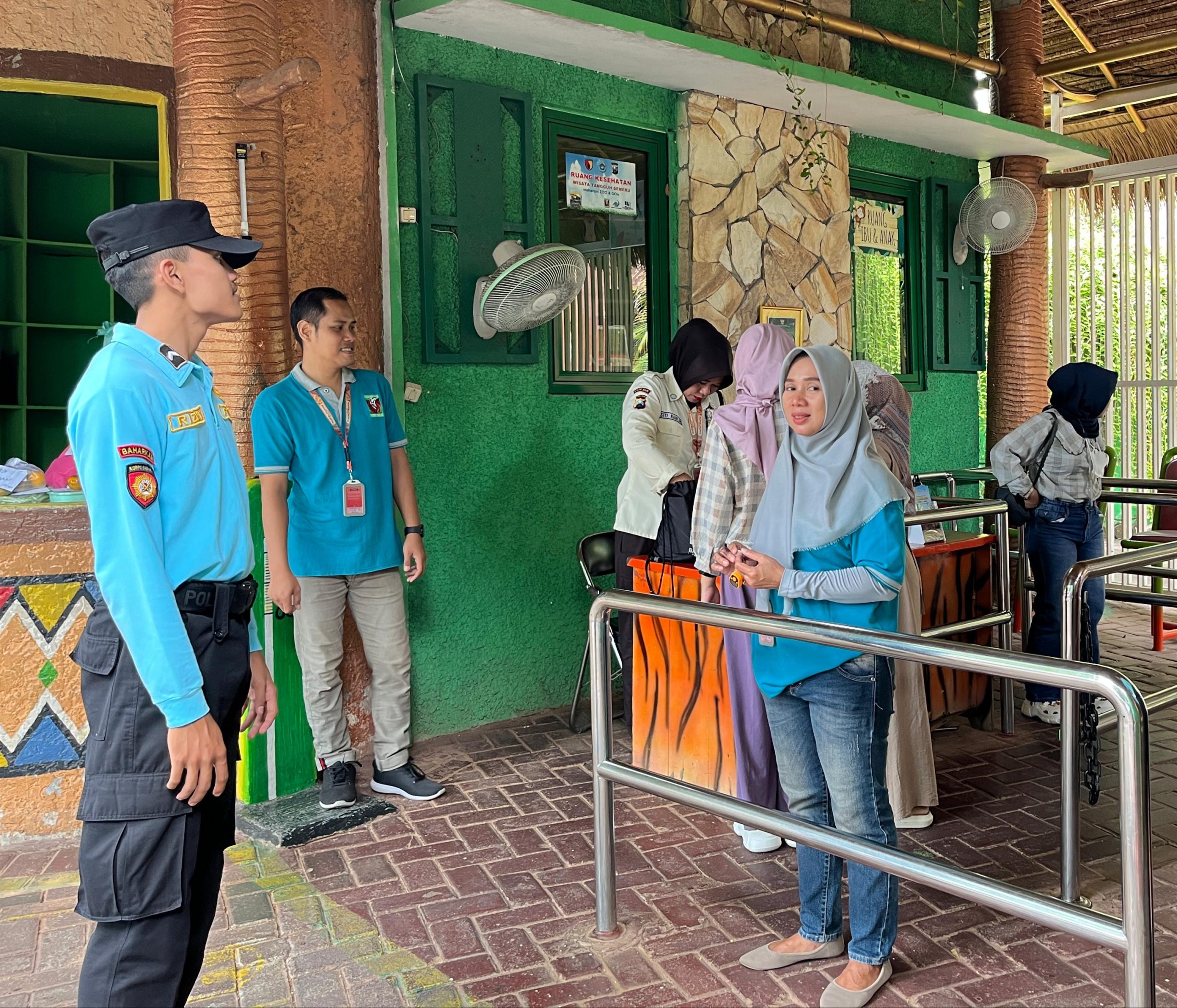 Pastikan Keamanan Di Tempat Wisata, Anggota Polres Lamongan Laksanakan Patroli