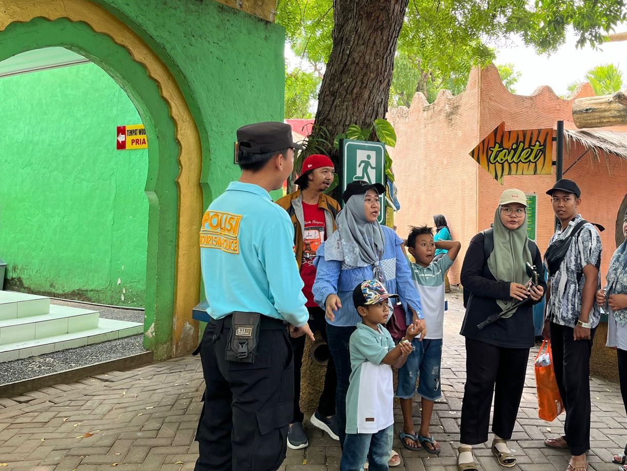 Anggota Polres Lamongan Laksanakan Patroli Obvit Di Tempat Wisata