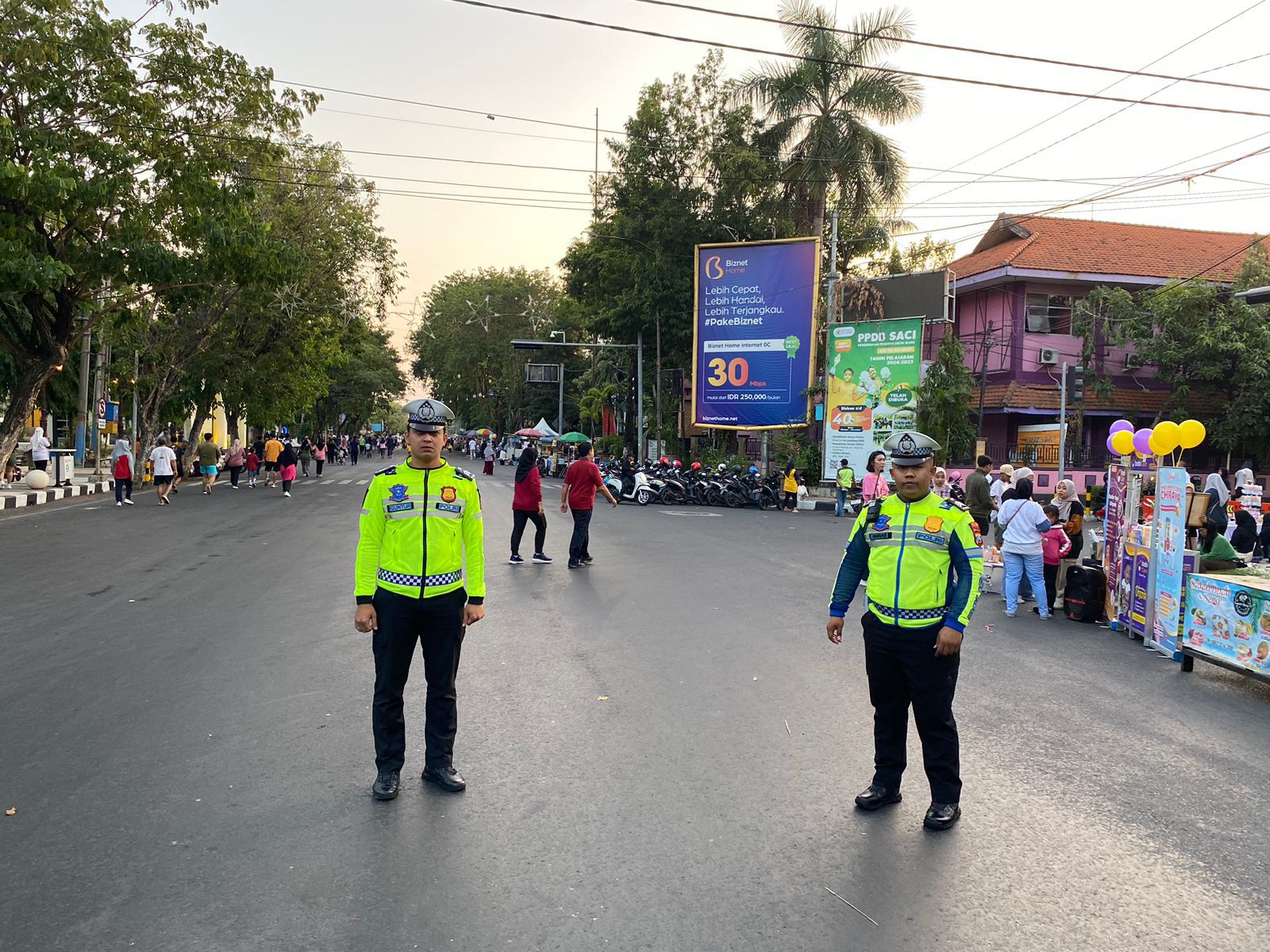 Anggota Polres Lamongan Gelar Pengamanan Minggu Ceria Di Alun-alun