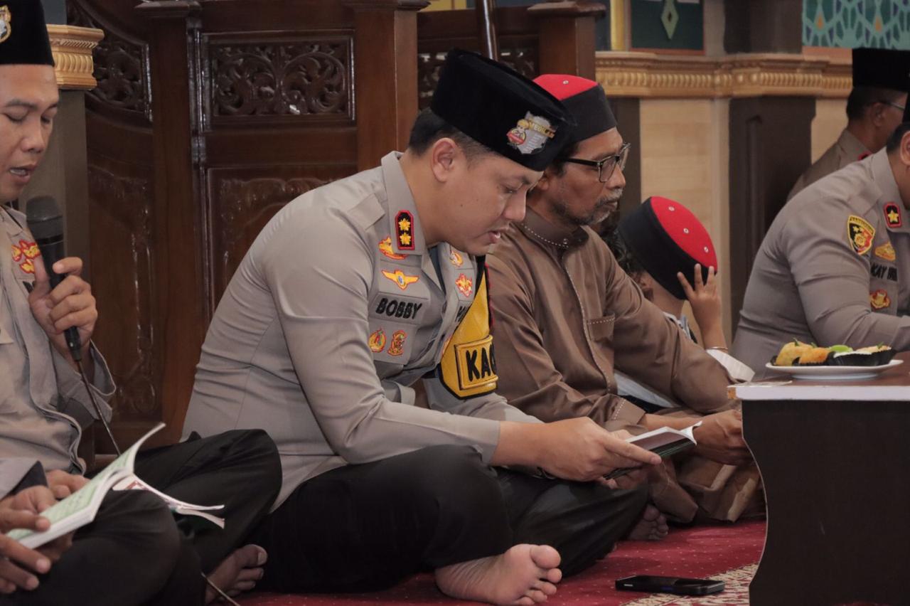 Polres Lamongan Gelar Binrohtal dan Santunan Anak Yatim dalam Rangka Peringatan Tahun Baru Islam 1 Muharam 1446 H