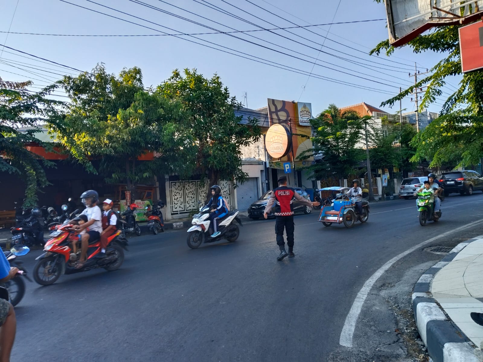 Personel Polres Lamongan Lakukan Commander Wish Pagi