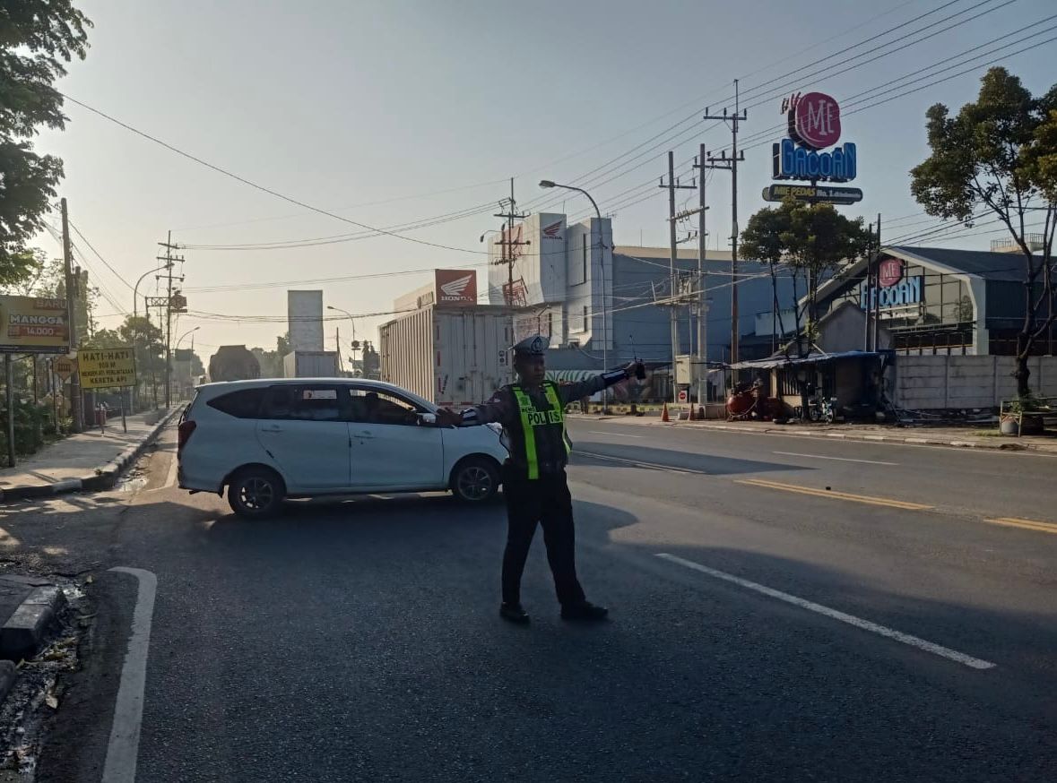 Demi Kamseltibcar Aman Dan Kondusif, Polres Lamongan Lakukan Strong Point Pagi Hari