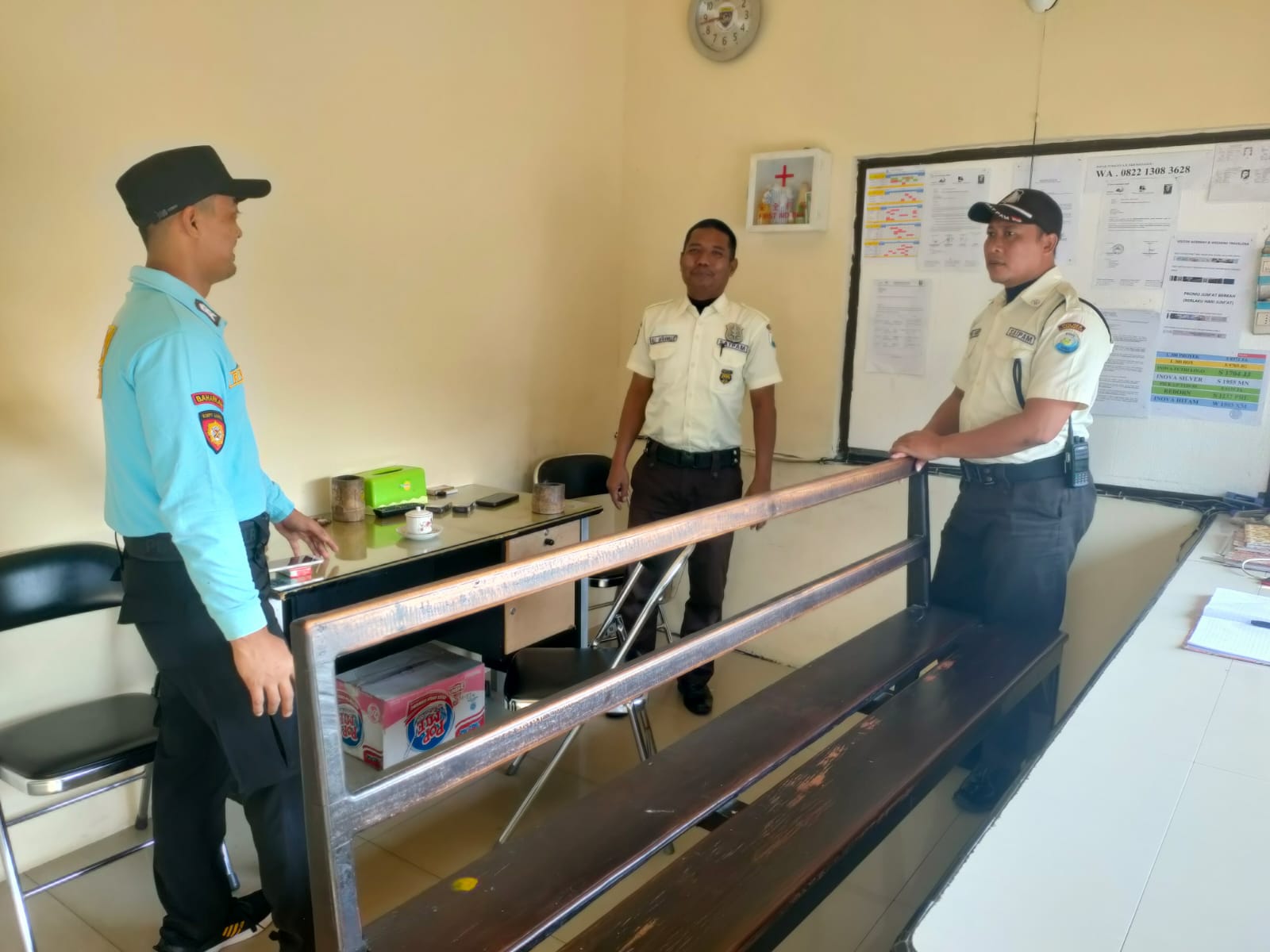 Anggota Polres Lamongan Lakukan Pengamanan Obvit Di Tempat Wisata