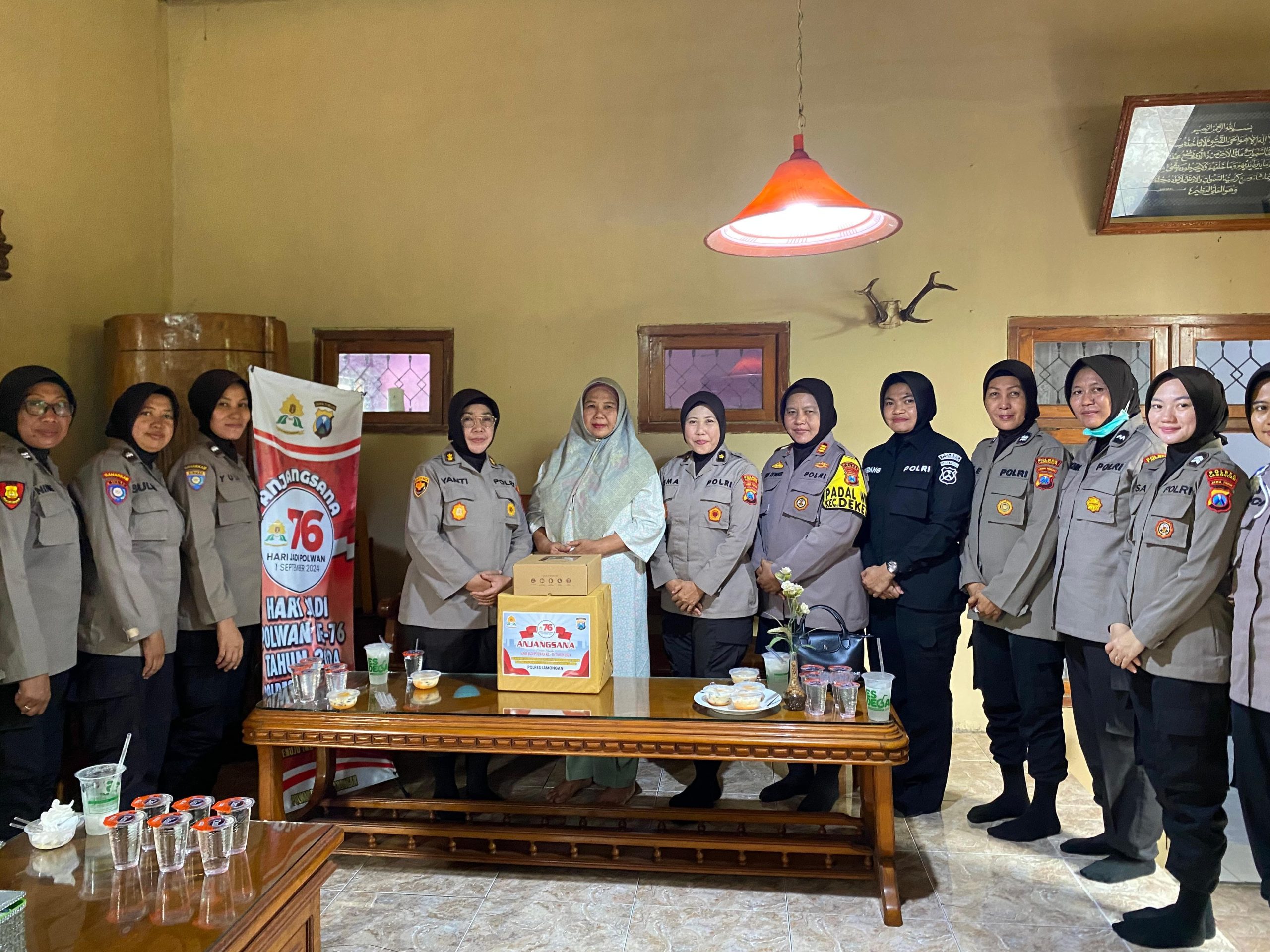 Peringati Hari Jadi Polwan ke 76, Polwan Polres Lamongan Anjangsana ke Purnawirawan Polwan Wujud Perhatian dan Penghormatan