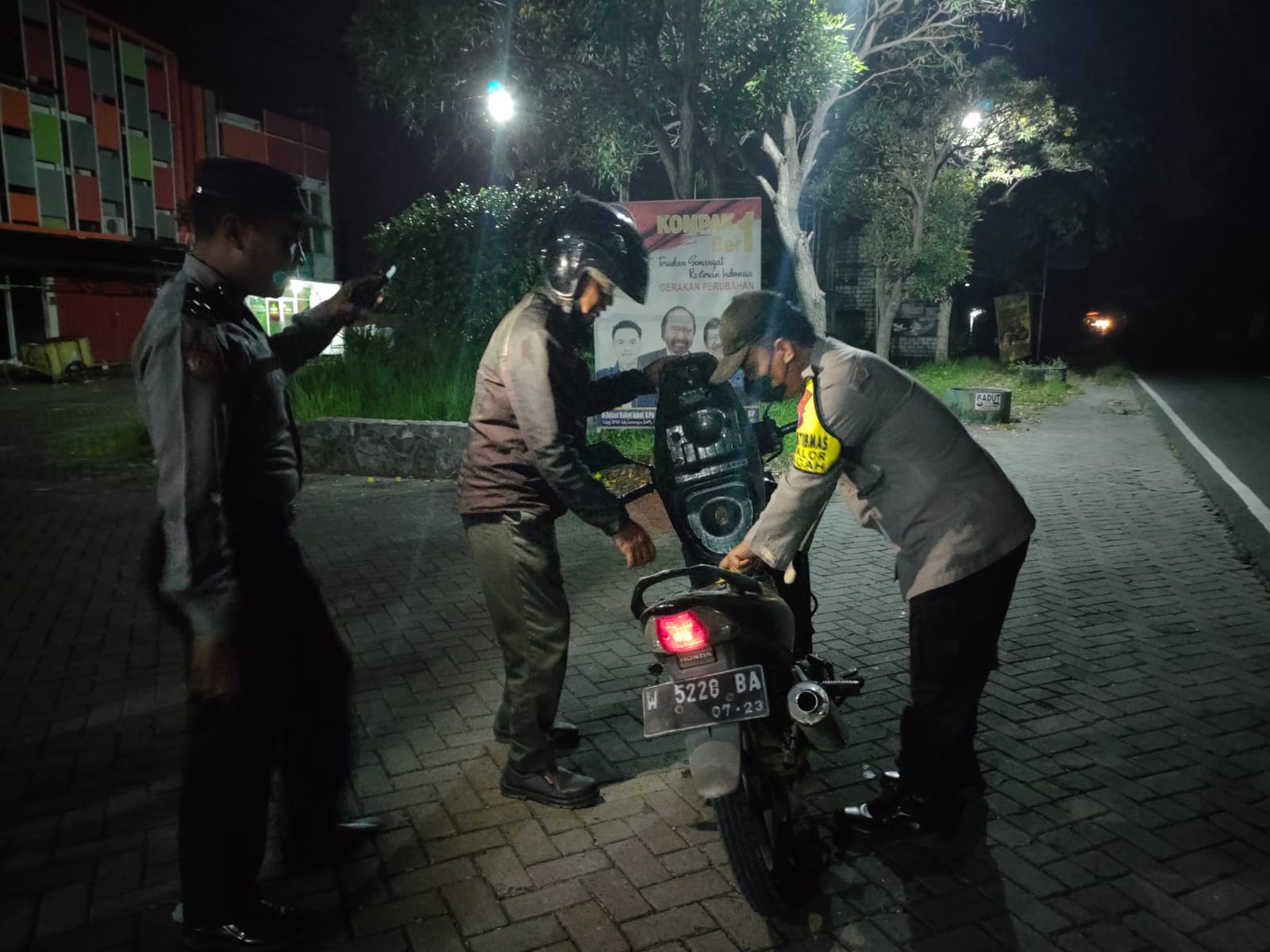 Anggota Polres Lamongan Laksanakan Razia Cipkon Multi Sasaran Gabungan Polsek Rayon 5