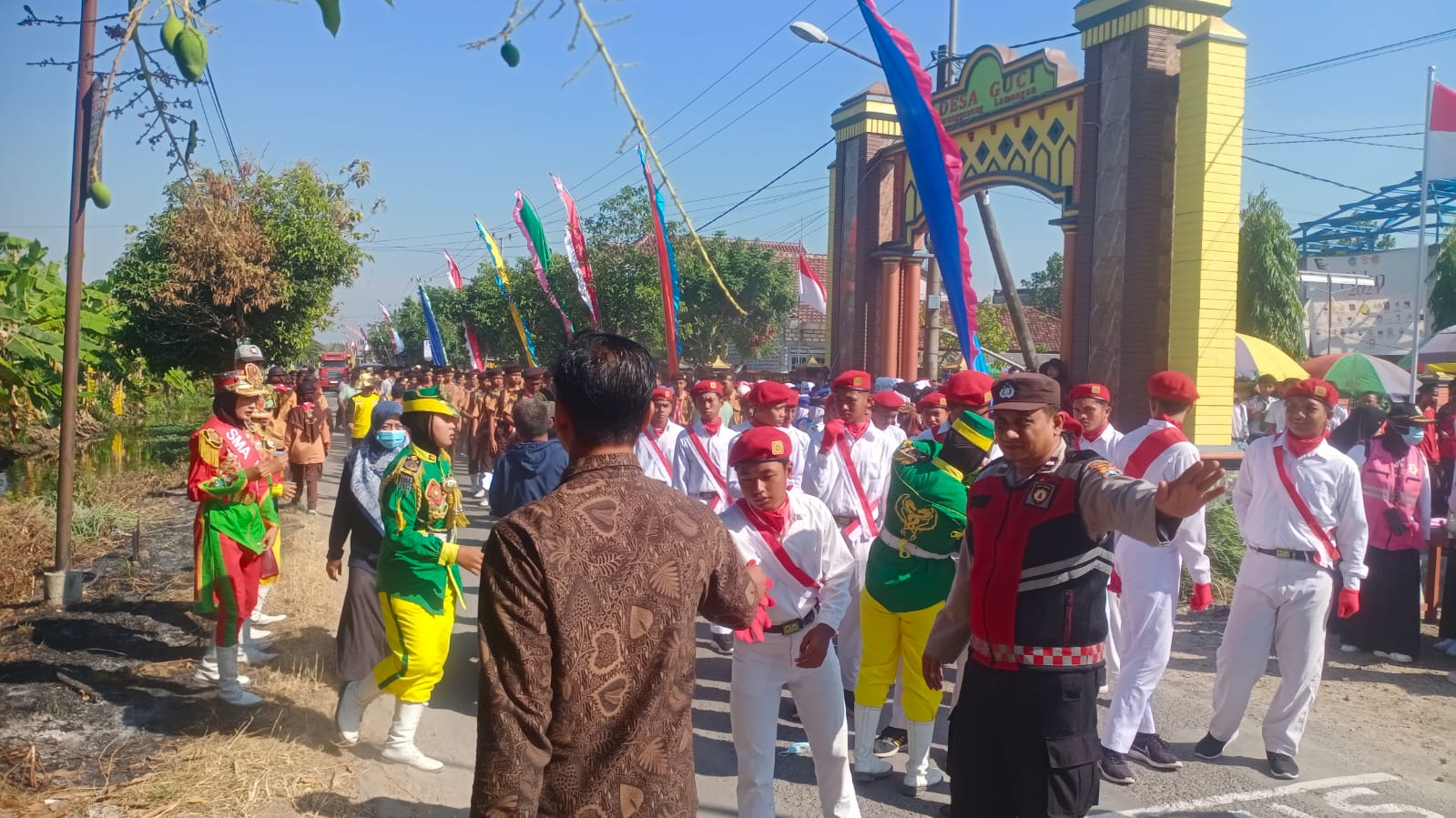 Polsek Karanggeneng Laksanakan Pengamanan Gerak Jalan Dalam Rangka Peringati Hari Kemerdekaan ke79