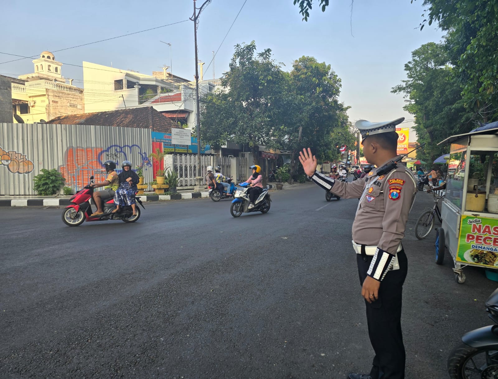 Personel Polres Lamongan Lakukan Commander Wish Pagi Hari