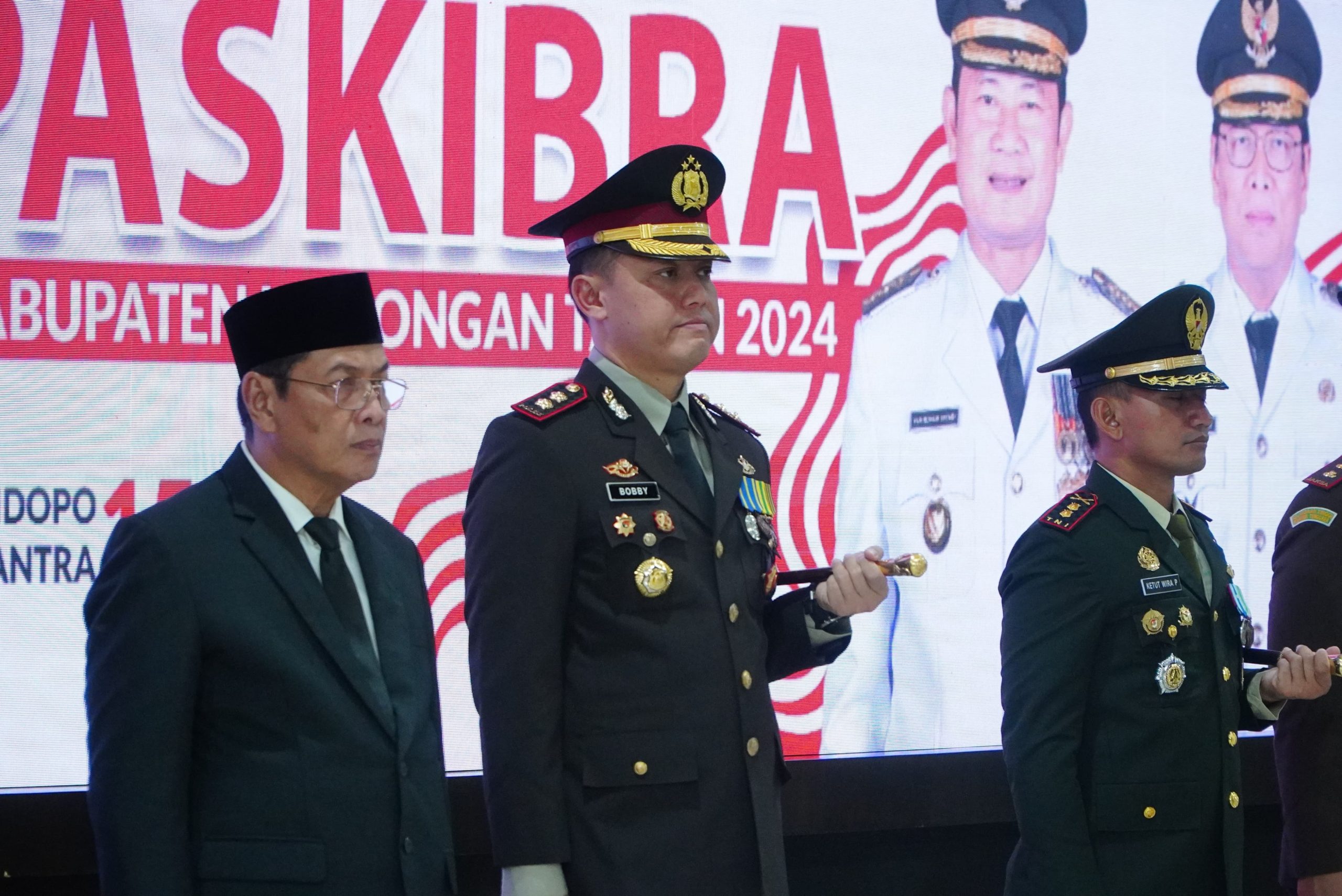 Kapolres Lamongan Hadiri Upacara Pengukuhan Pasukan Pengibar Bendera Kabupaten Lamongan Tahun 2024