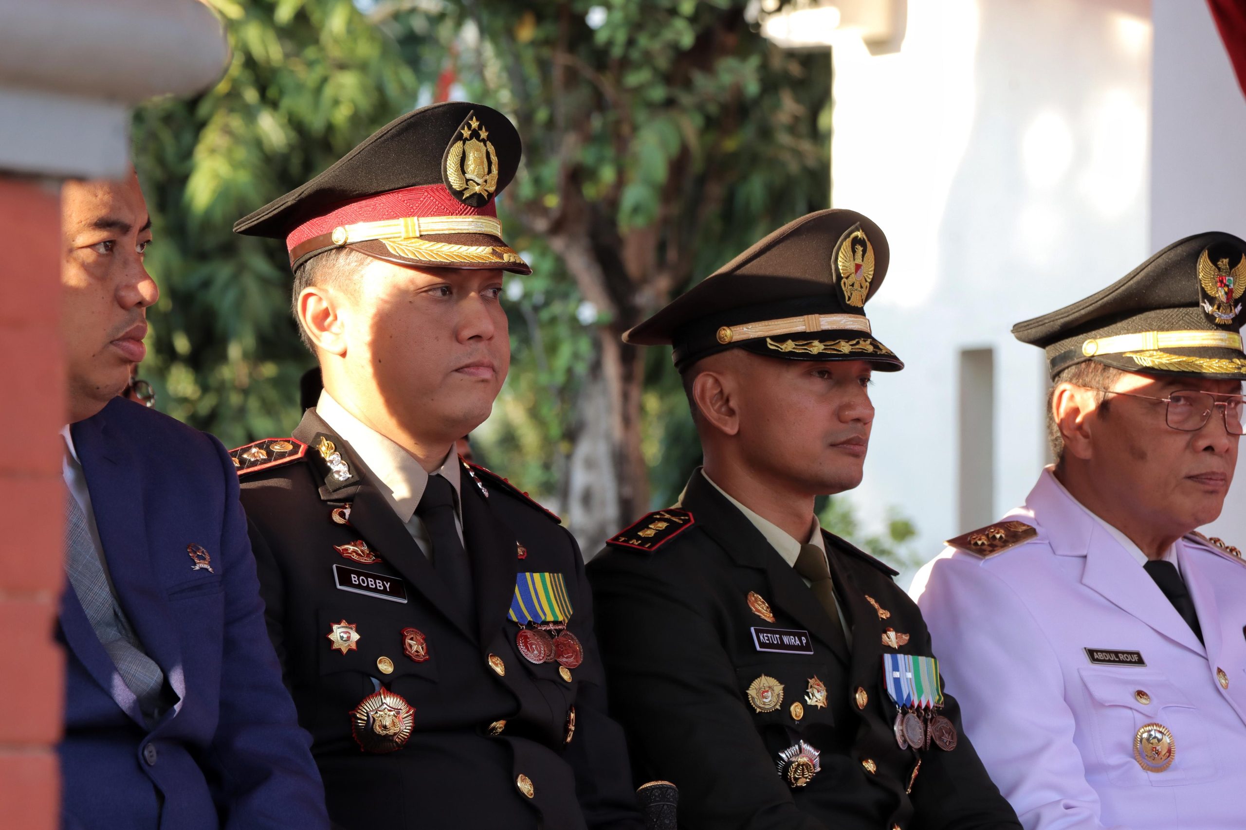 Kapolres Lamongan Turut Serta Dalam Upacara Penurunan Bendera Merah Putih di Alun Alun Lamongan