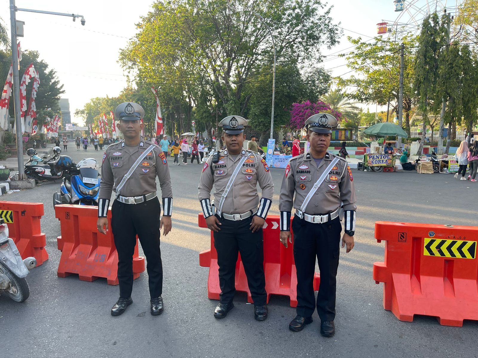 Pengamanan Minggu Ceria Personel Polres Lamongan Di Alun-alun
