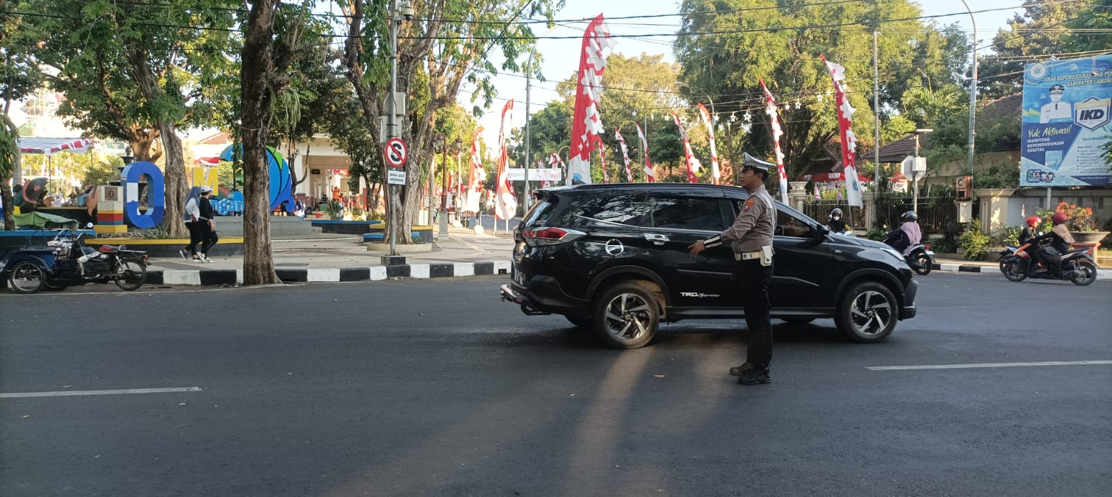 Personel Polres Lamongan Laksanakan Kegiatan Commander Wish Pagi Hari