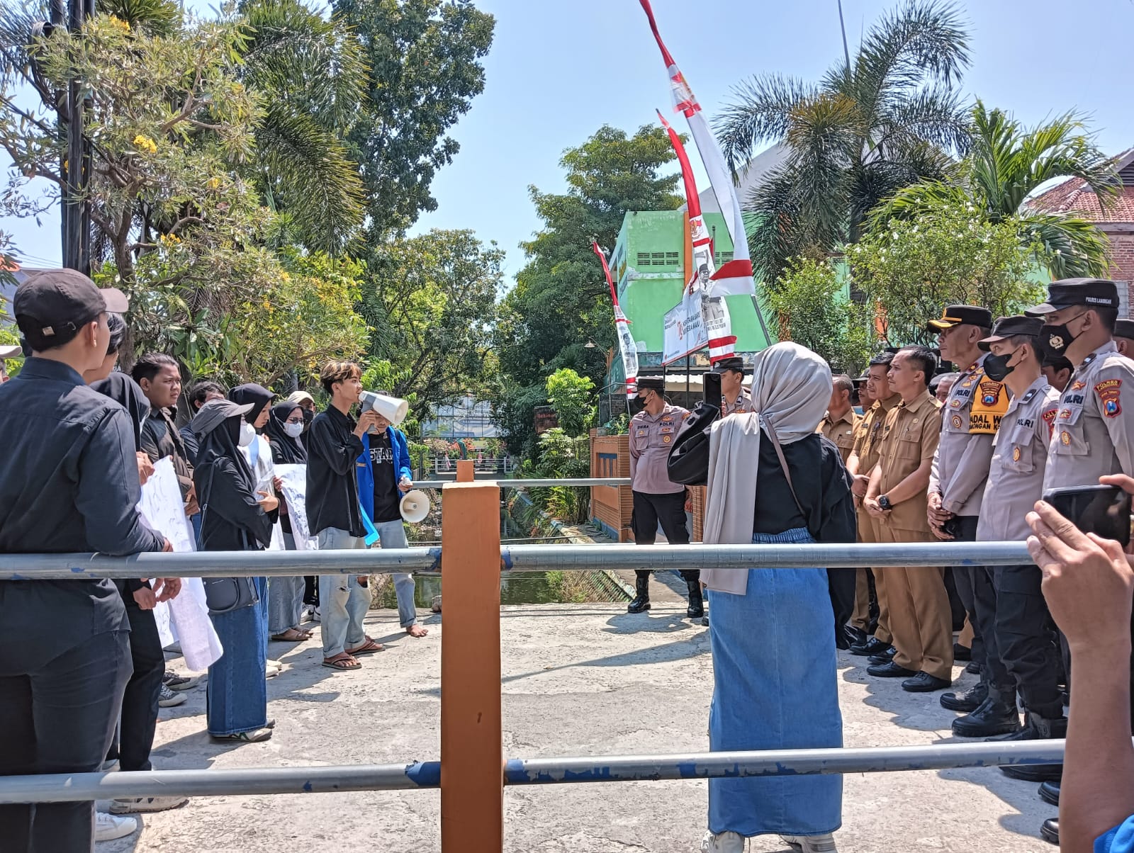 Polres Lamongan Amankan Aksi Unjuk Rasa PMII di Kantor BPBD Terkait Penanggulangan Bencana Kekeringan