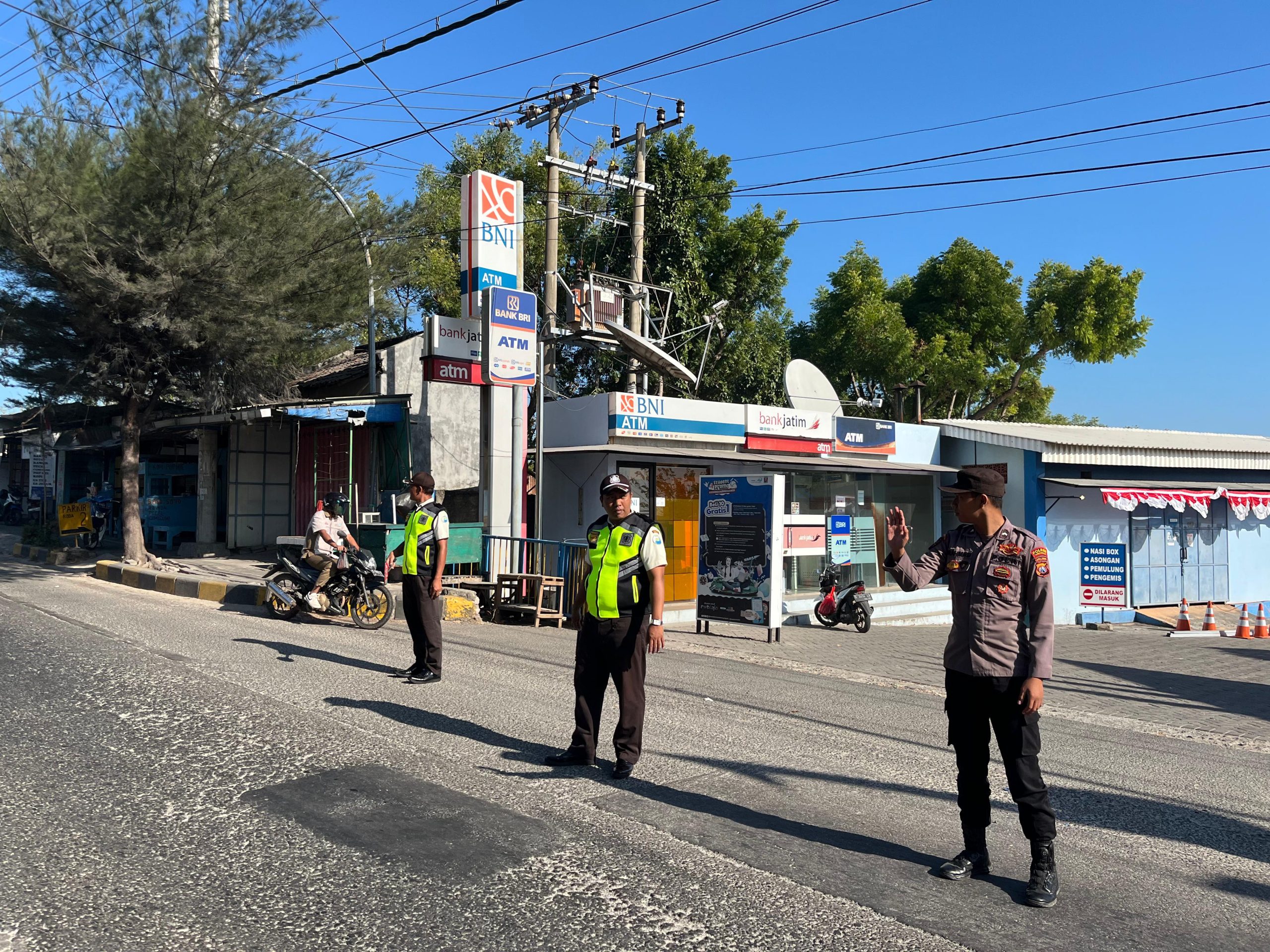 Polsek Paciran Laksanakan Commander Wish di Depan WBL