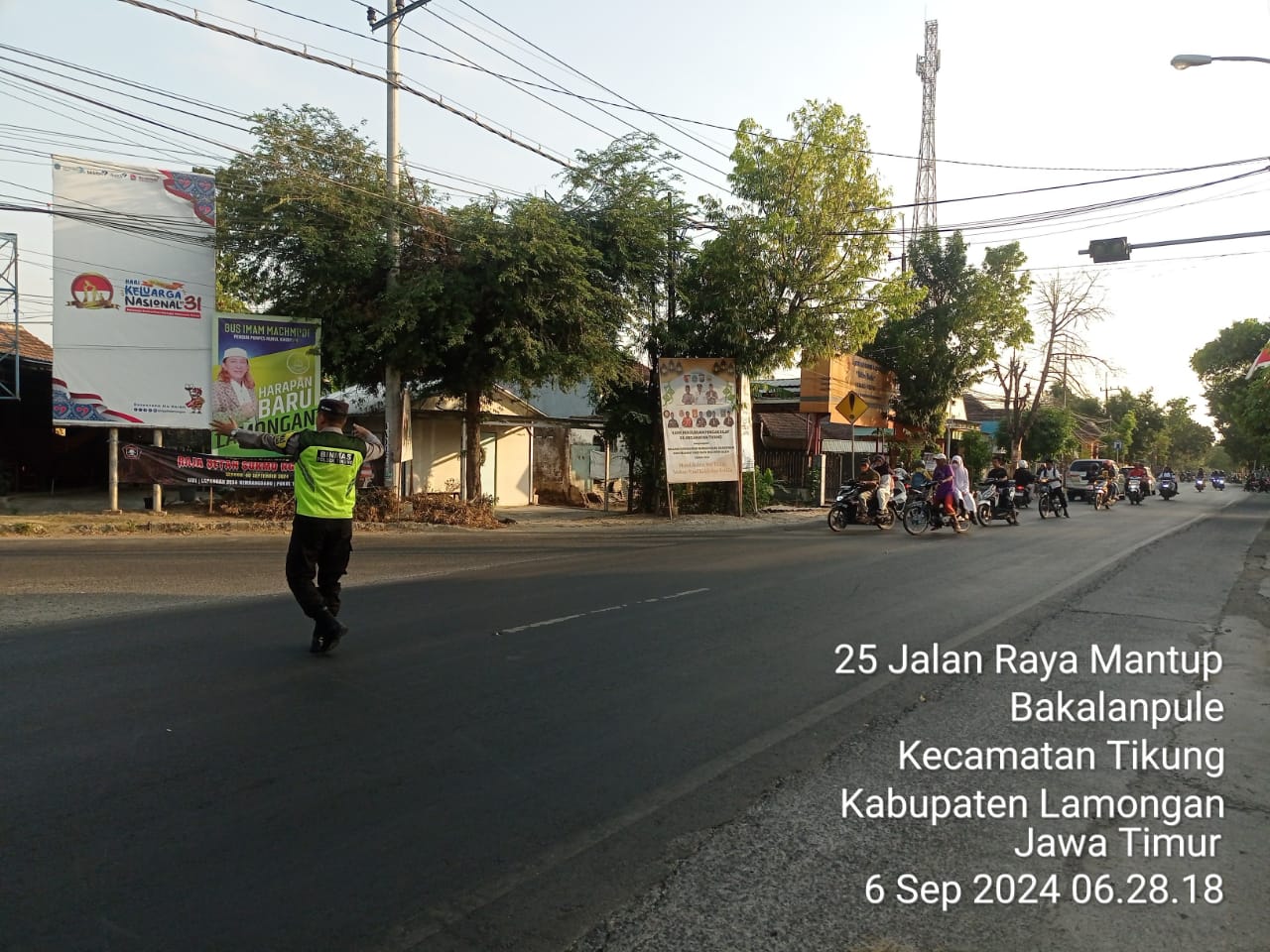 Personel Polres Lamongan Laksanakan Commander Wish Untuk Ciptakan Kelancaran Arus Lalu Lintas