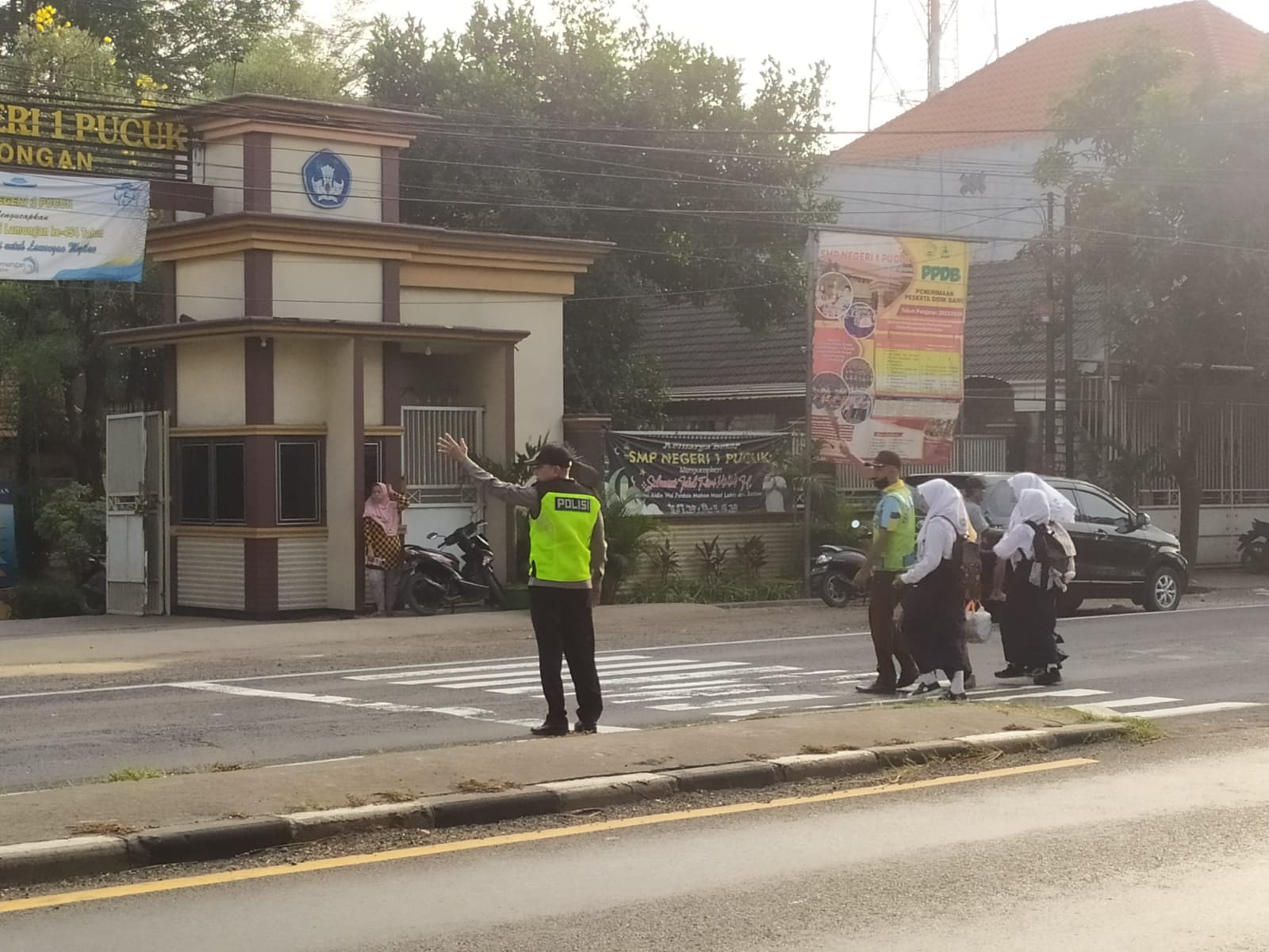 Guna Kelancaran Arus Lalu Lintas, Personel Polres Lamongan Lakukan CW Pagi