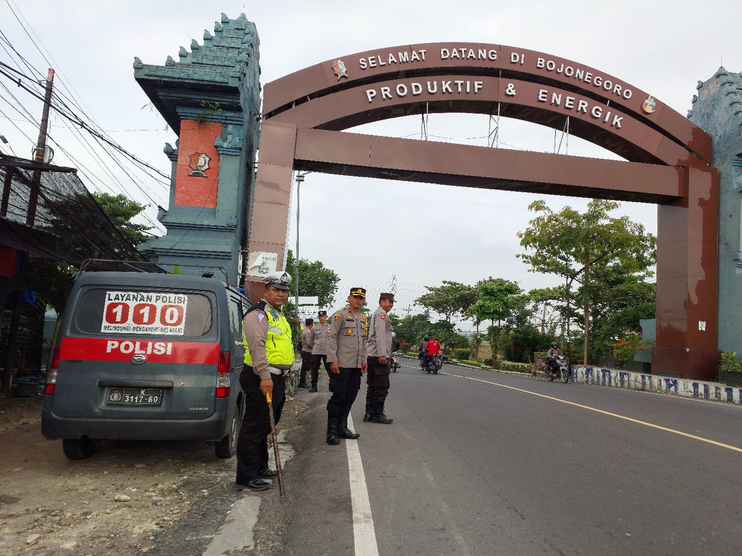 Polres Lamongan Laksanakan Penyekatan di Perbatasan untuk Antisipasi Keberangkatan Suporter Persela Lamongan ke Bojonegoro