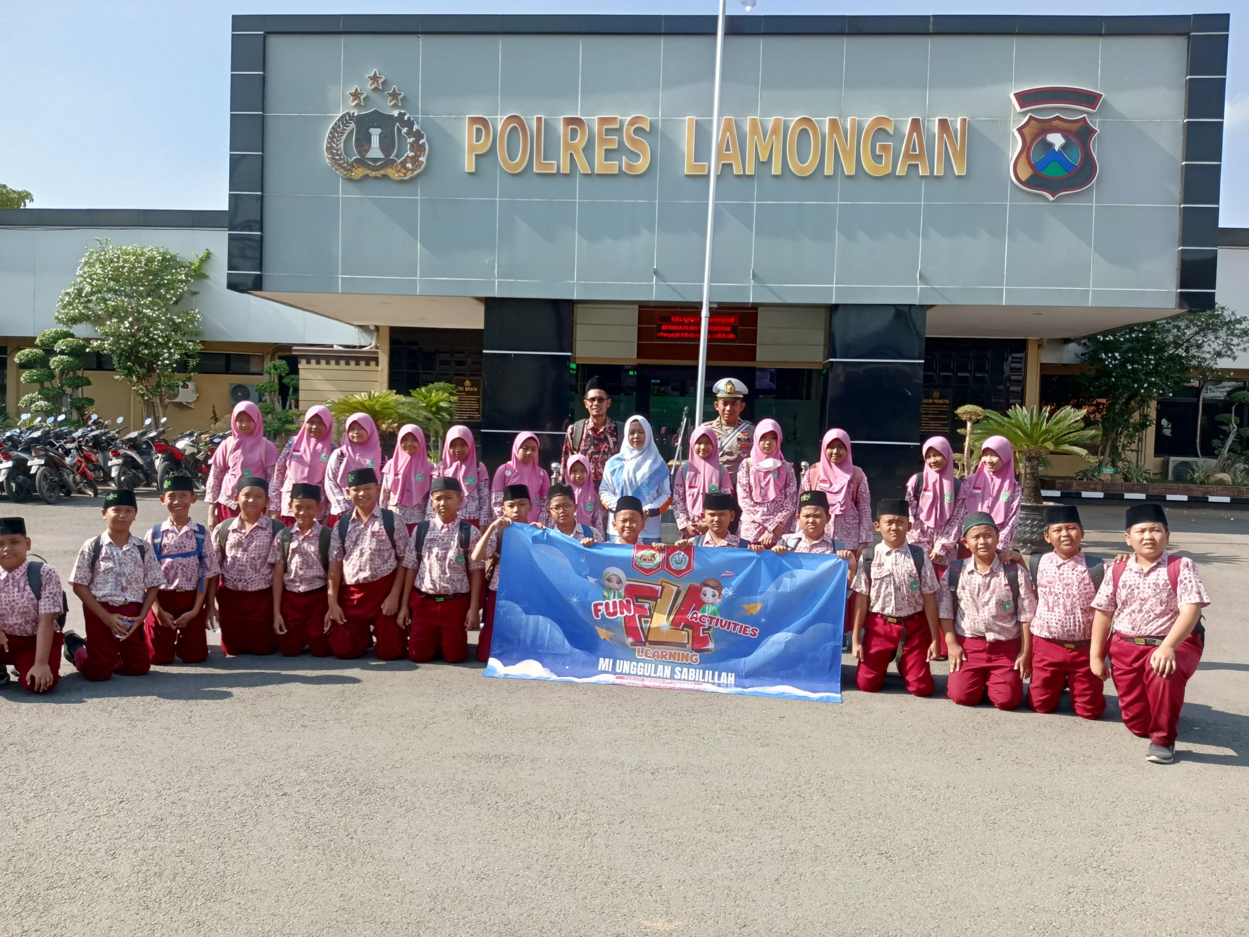 Unit Kamsel Satlantas Polres Lamongan Edukasi Lalu Lintas dan Anti Bullying untuk Siswa MIUS