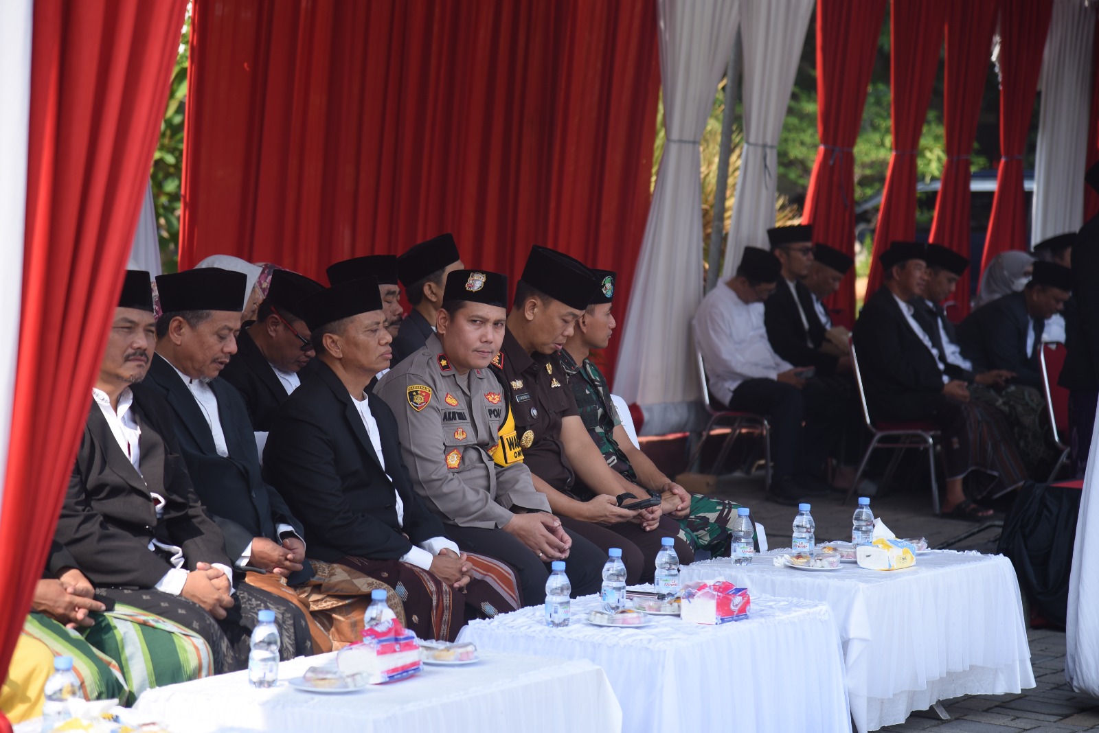 Wakapolres Lamongan Hadiri Apel Peringatan Hari Santri Tahun 2024 di Kantor Pemda Lamongan
