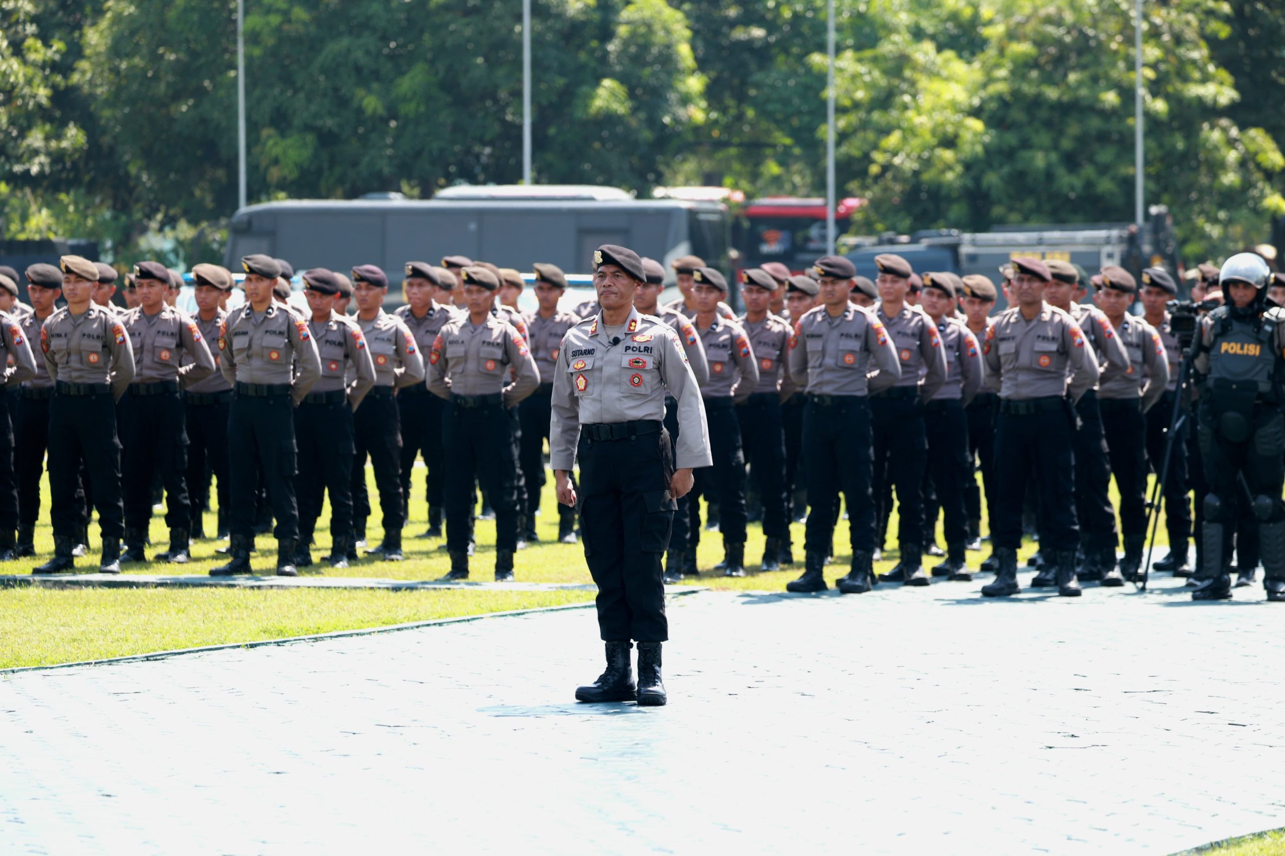 Kakorsabhara Polri Pimpin Apel Gelar Pasukan Kesiapan Pengamanan Pilkada 2024 di Polda Jatim