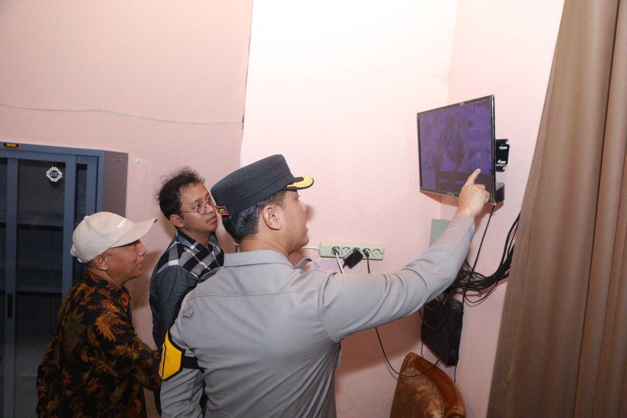 Kapolres Lamongan Tinjau Kesiapan Personel Pengamanan Logistik Pemilu 2024