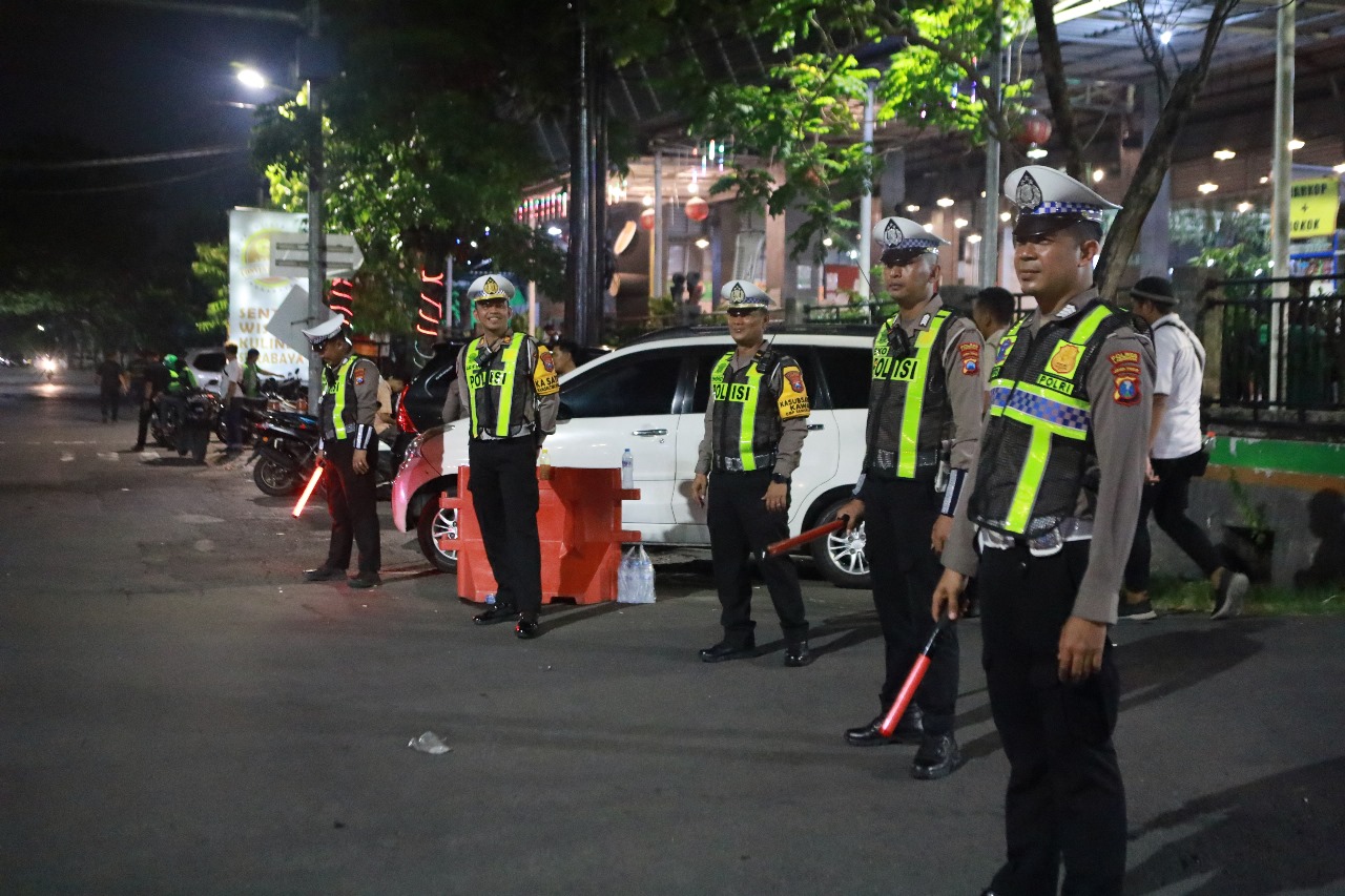 Polres Lamongan Laksanakan Pengamanan Debat Publik Ketiga Pemilihan Bupati dan Wakil Bupati Kabupaten Lamongan Tahun 2024 di Surabaya