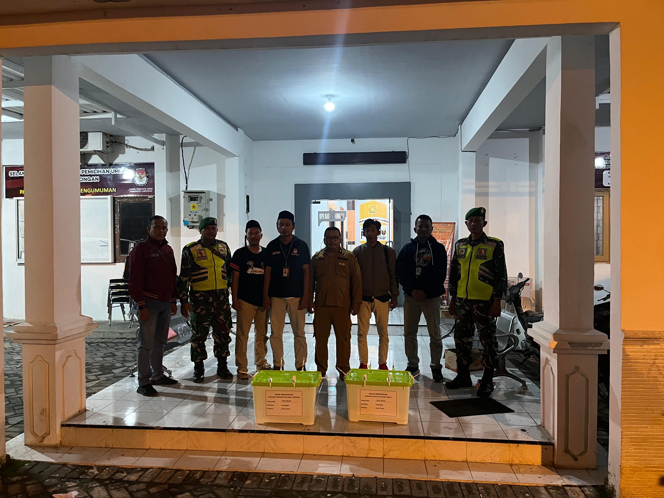 Polsek Paciran Amankan dan Kawal Rekapitulasi Suara Pemilu 2024 ke KPUD Lamongan