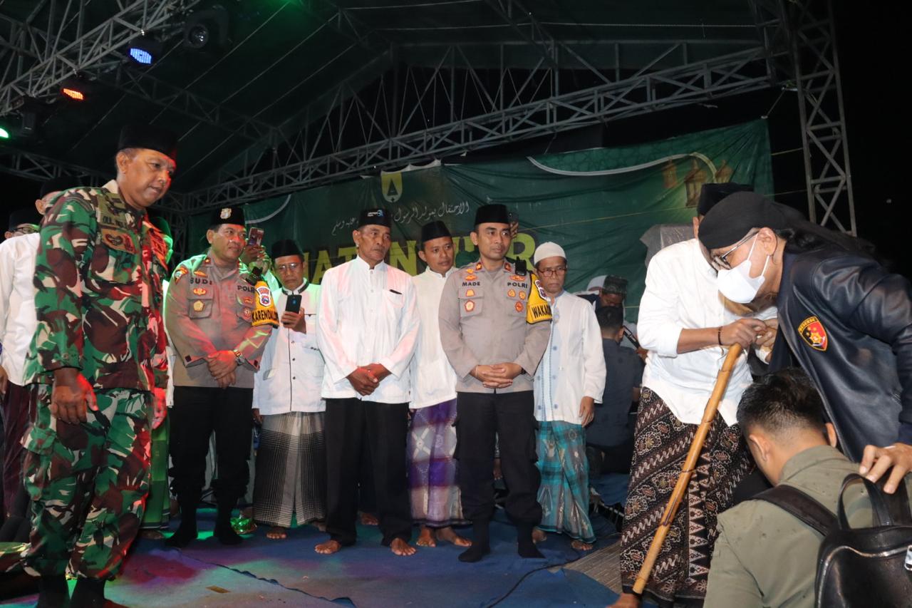 Wakapolres Lamongan Hadiri Haul Akbar dan Pengajian Bersama Gus Miftah di Pondok Pesantren Safinatun Nur