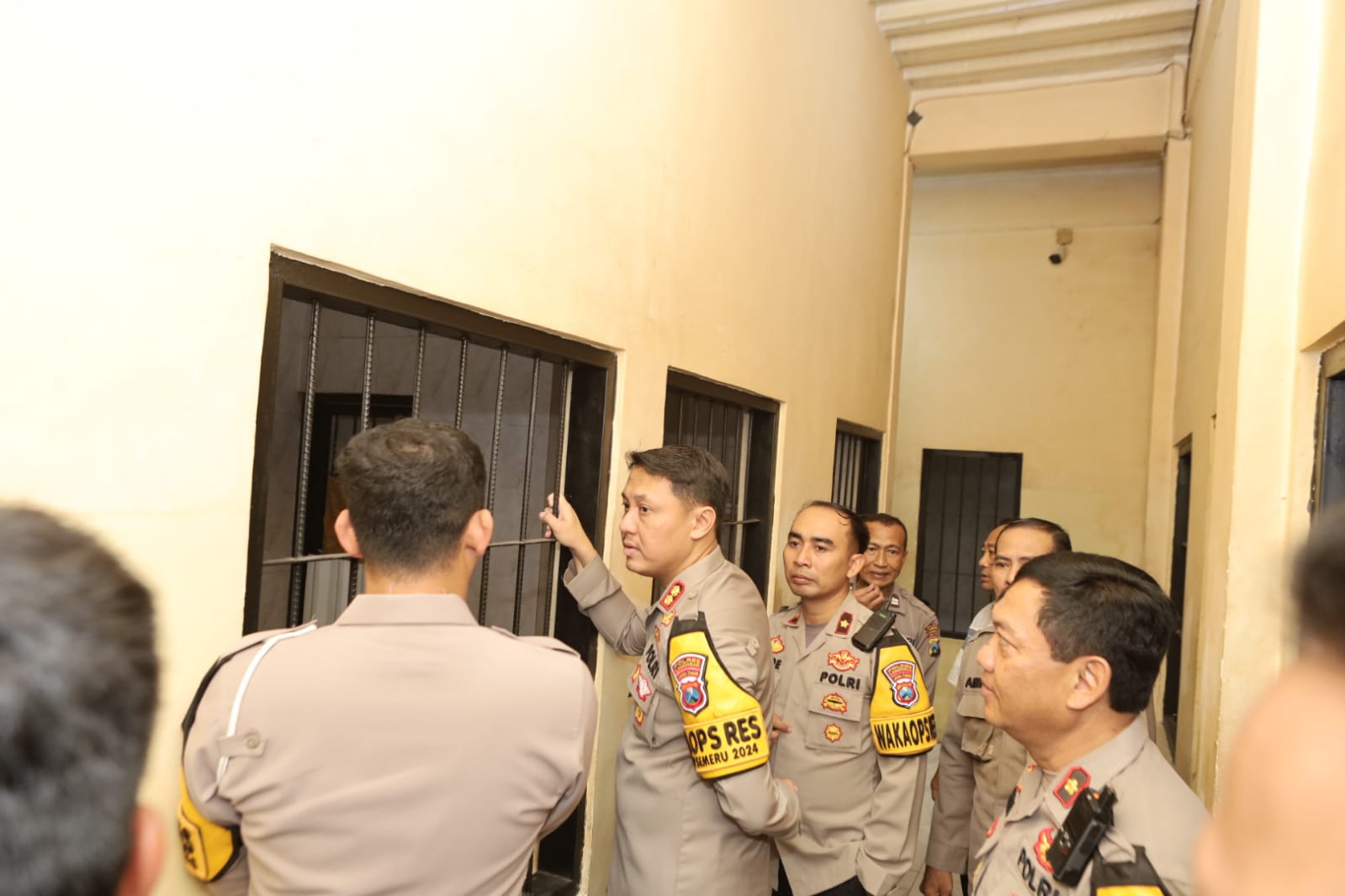 Kapolres Lamongan Lakukan Pengecekan Kondisi Tahanan dan Kesiapan Personel Penjagaan di Rutan Polres Lamongan