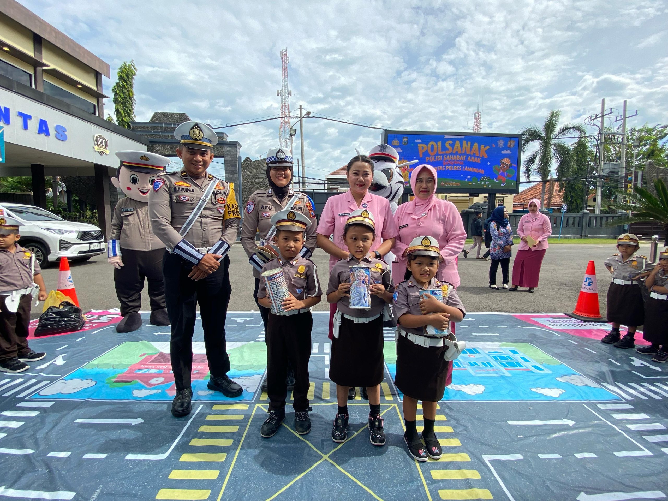 Unit Kamsel Satlantas Polres Lamongan Gelar Program Polisi Sahabat Anak Bersama TK Bhayangkari 77 Sambeng