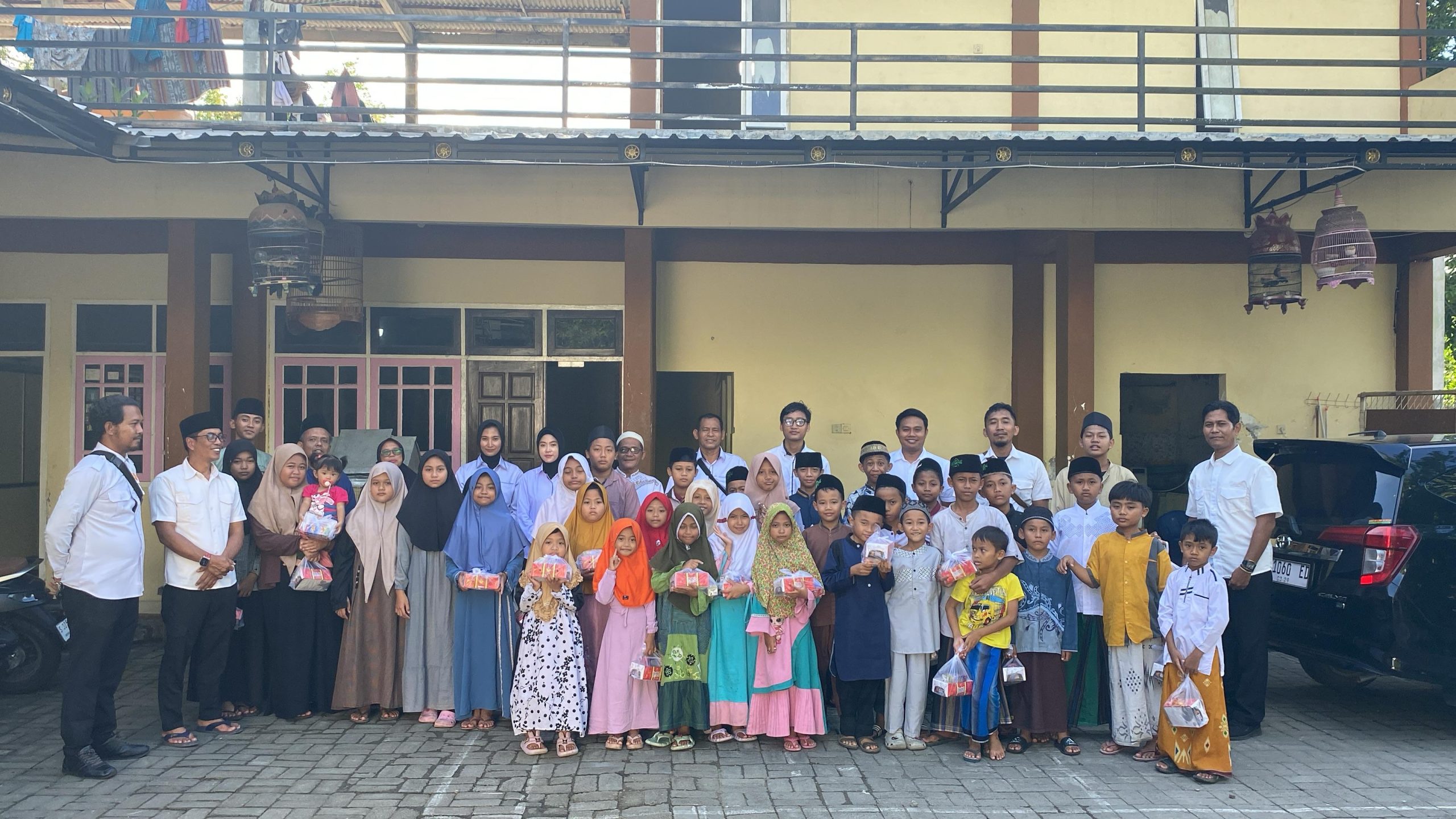 Satintelkam Polres Lamongan Gelar Pembagian Takjil di Panti Asuhan AR-Rasyid