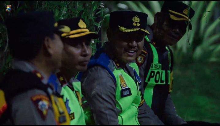 Kapolres Lamongan Pimpin Patroli Sahur, Pastikan Keamanan Warga di Bulan Ramadhan