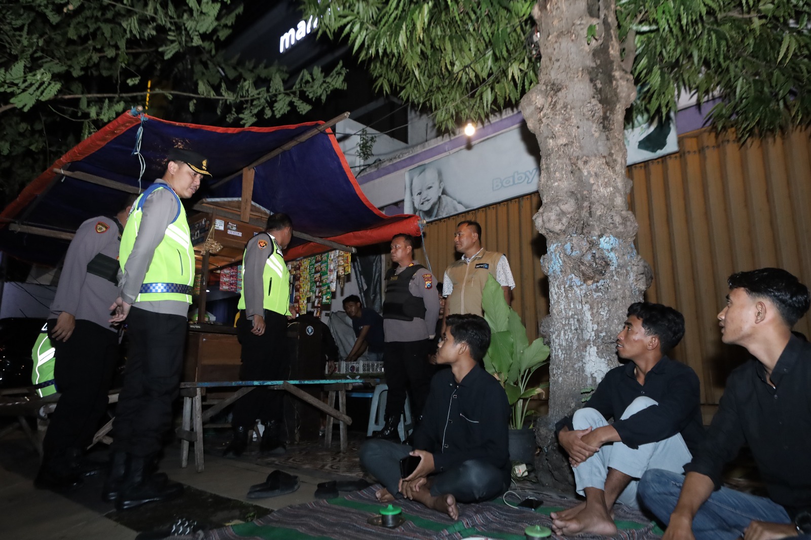 Kapolres Lamongan Pimpin Patroli Sahur, Jamin Keamanan dan Kenyamanan Warga di Bulan Ramadhan