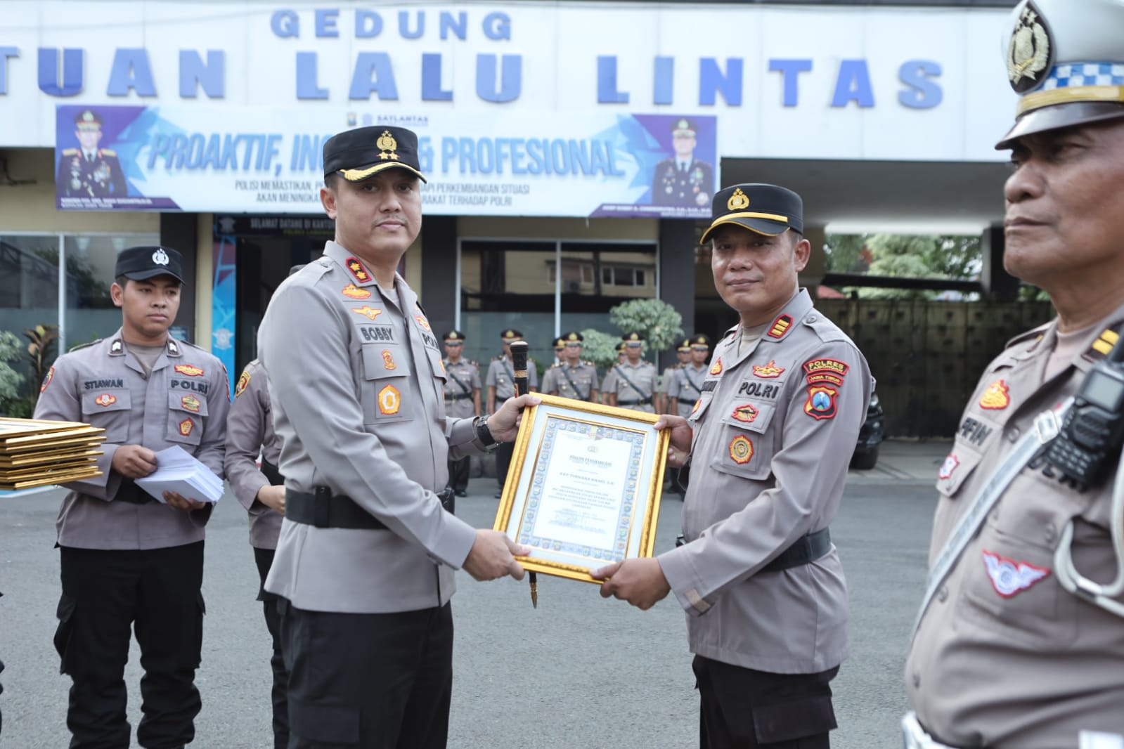 Sertijab Kapolsek Jajaran Polres Lamongan Dan Pemberian Penghargaan pada Anggota Berprestasi