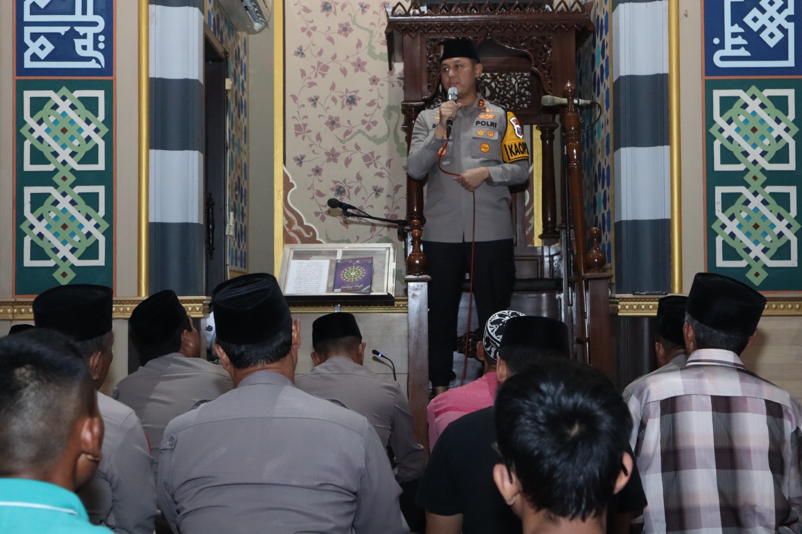 Kapolres Lamongan Safari Subuh di Masjid Al Busra, Ajak Jamaah Antisipasi Kriminalitas Jelang Idulfitri