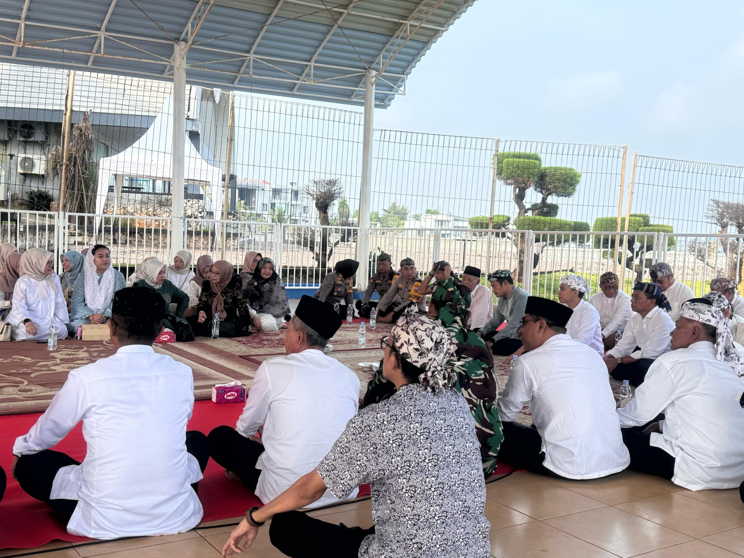 Wakapolres Lamongan Hadiri Kenduri Kupat 2025 di Menara Rukyat WBL Paciran