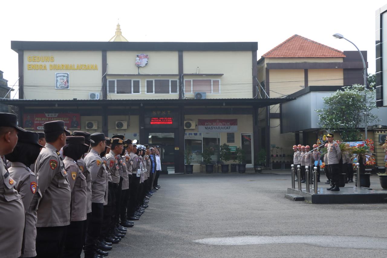 Wakapolres Lamongan Pimpin Apel Pagi, Bahas Perkembangan Isu Nasional