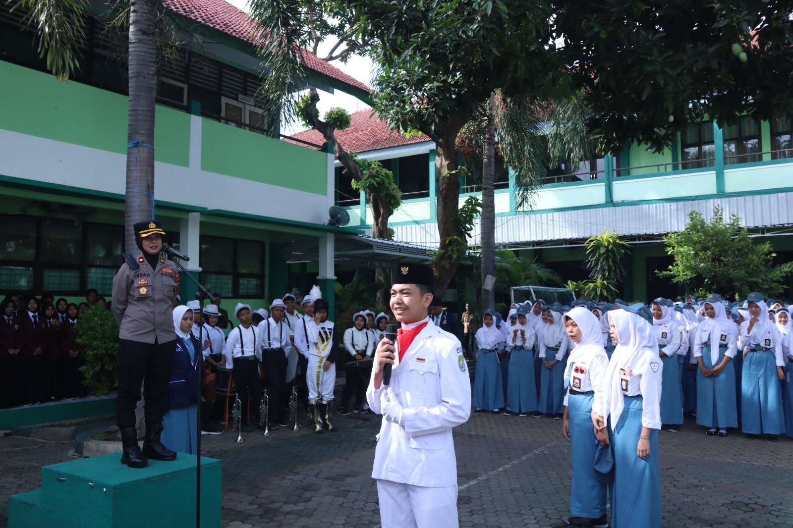 Upacara Hari Kartini  Wakapolres Situbondo Motivasi Pelajar Jadi Generasi Indonesia Hebat