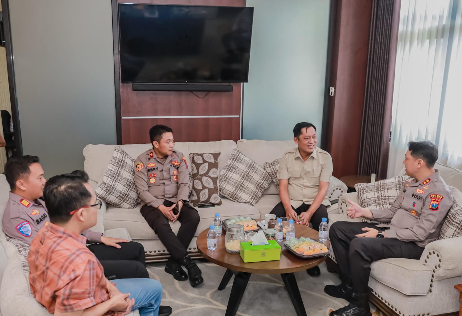 Perkuat Sinergitas Diawal Tugas, Kapolres Jember AKBP  Bobby A. Condroputra Kunjungi DPRD