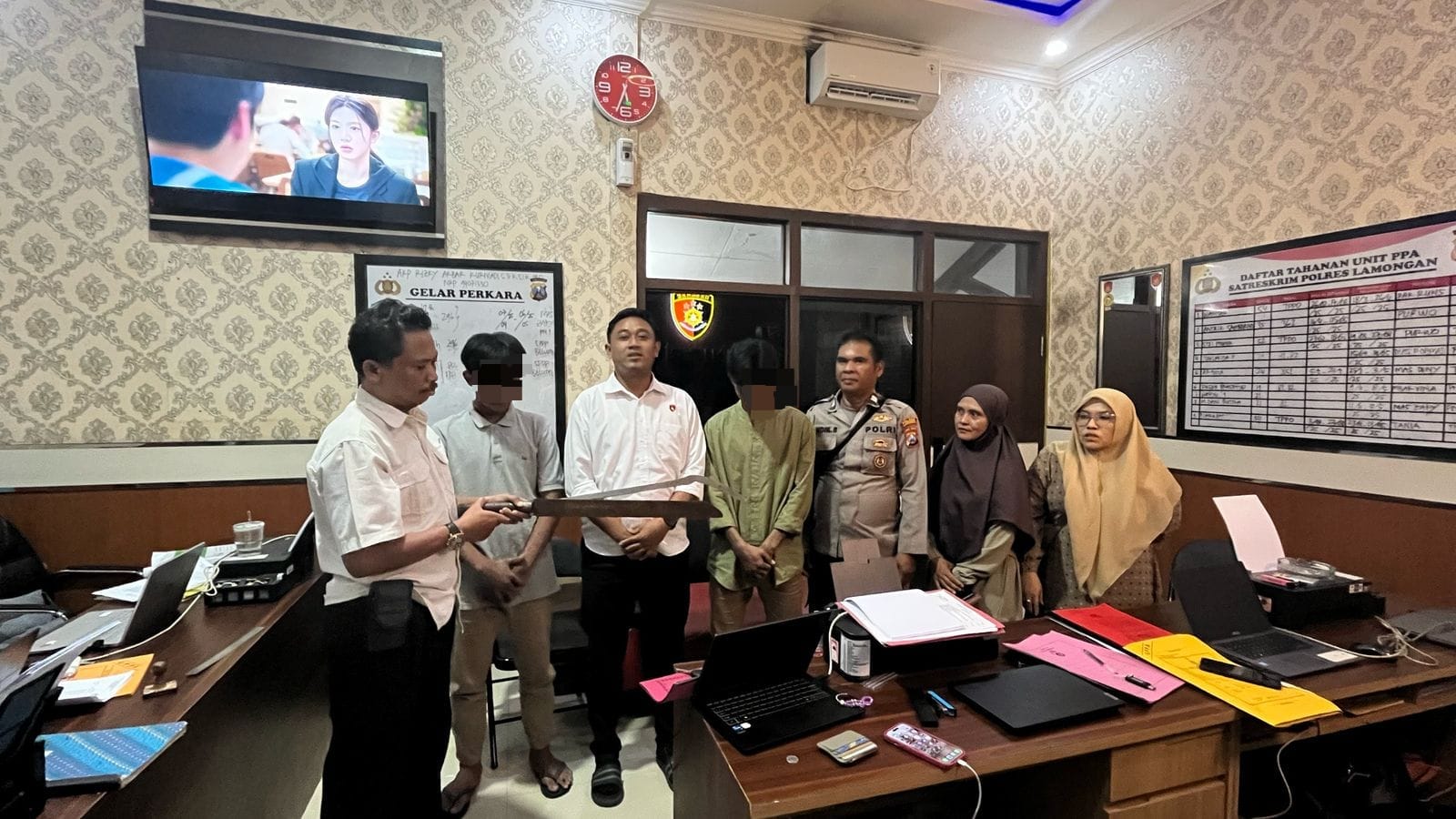 Polres Lamongan Amankan Dua Remaja Pelaku Gangster Bersenjata Tajam Usai Aksi Viral di Medsos