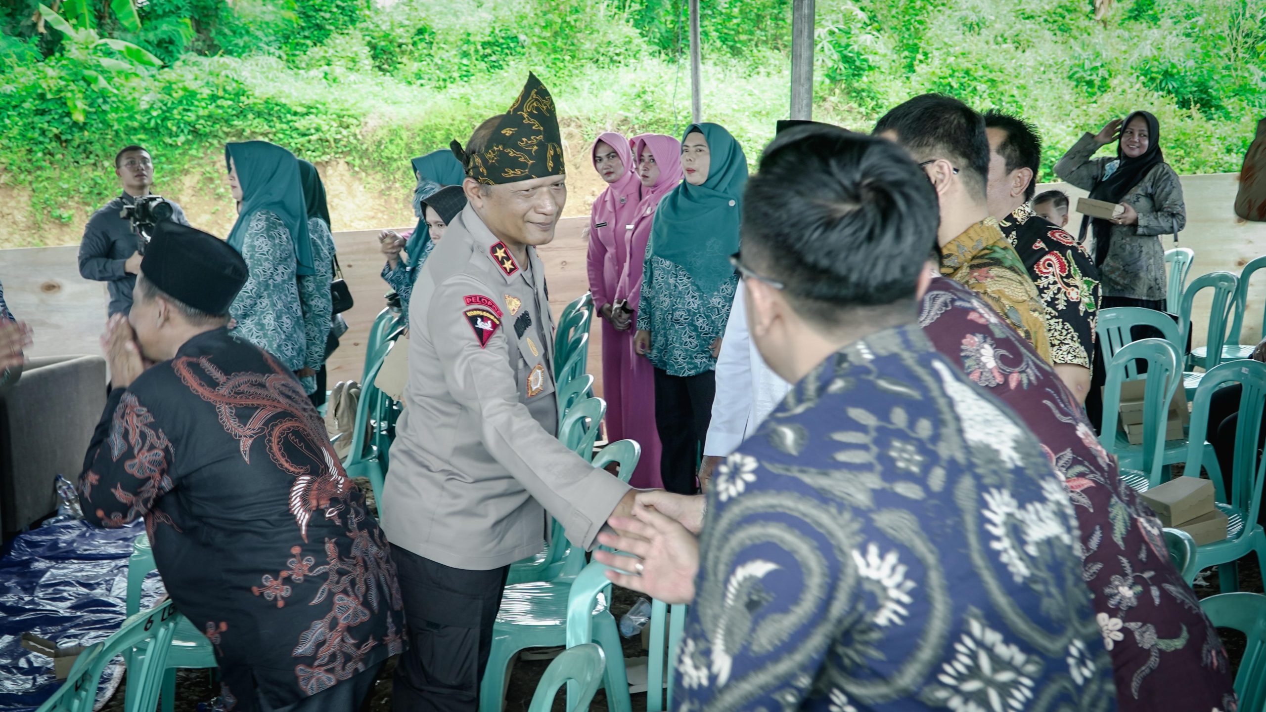 Kapolda Jatim Kunjungi Pulau Bawean Resmikan Pembangunan Mapolsek Tambak