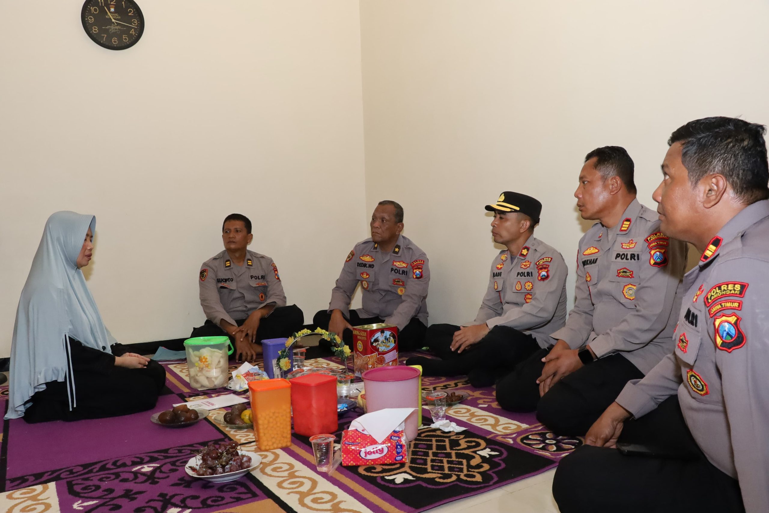 Bentuk Kepedulian, Wakapolres Lamongan Takziah ke Rumah Duka (Alm) Aipda Manaf
