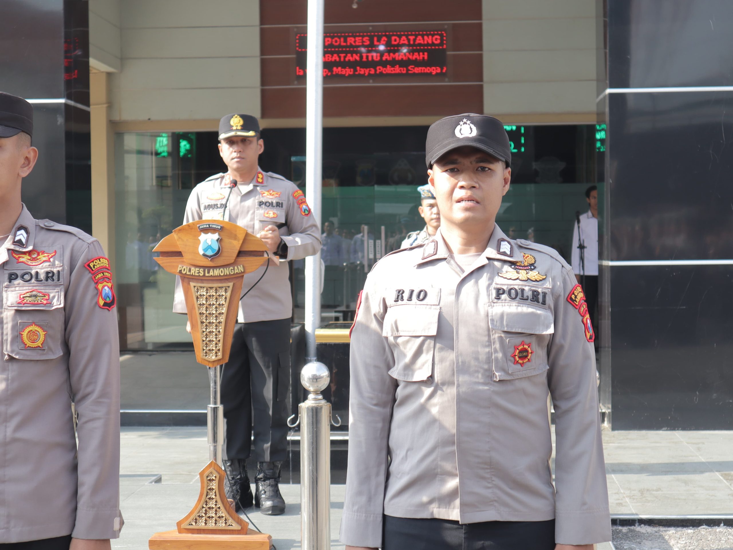 Kapolres Lamongan Pimpin Apel Pagi, Tekankan Profesionalisme dan Kebanggaan Terhadap Institusi