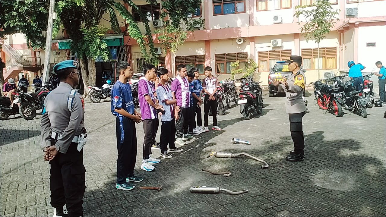 Polsek Ngimbang Gelar Pembinaan di SMAN 1 Ngimbang Jelang Perayaan Nataru