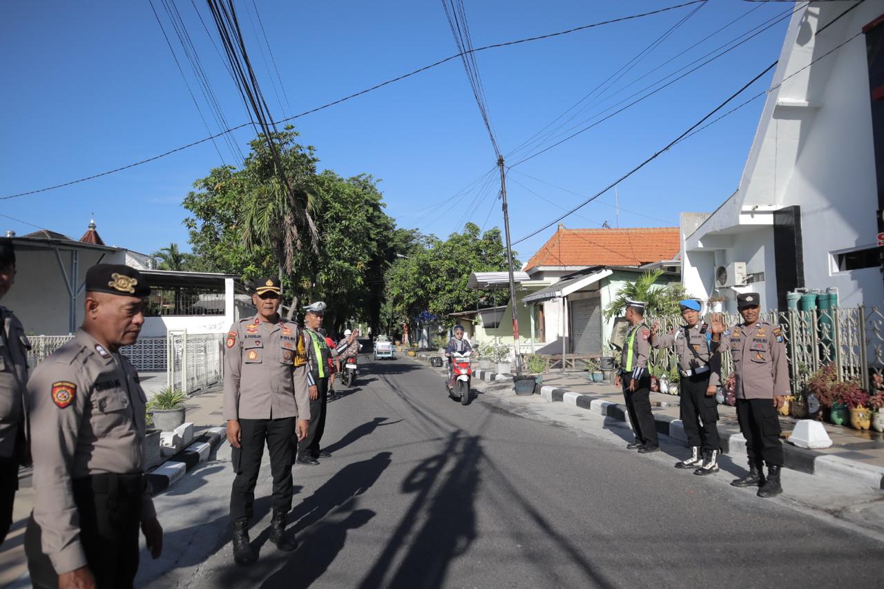 Polres Lamongan Laksanakan Pengamanan Ibadah Perayaan Natal 2025 dan Sterilisasi di Gereja GPPS Shalom Lamongan