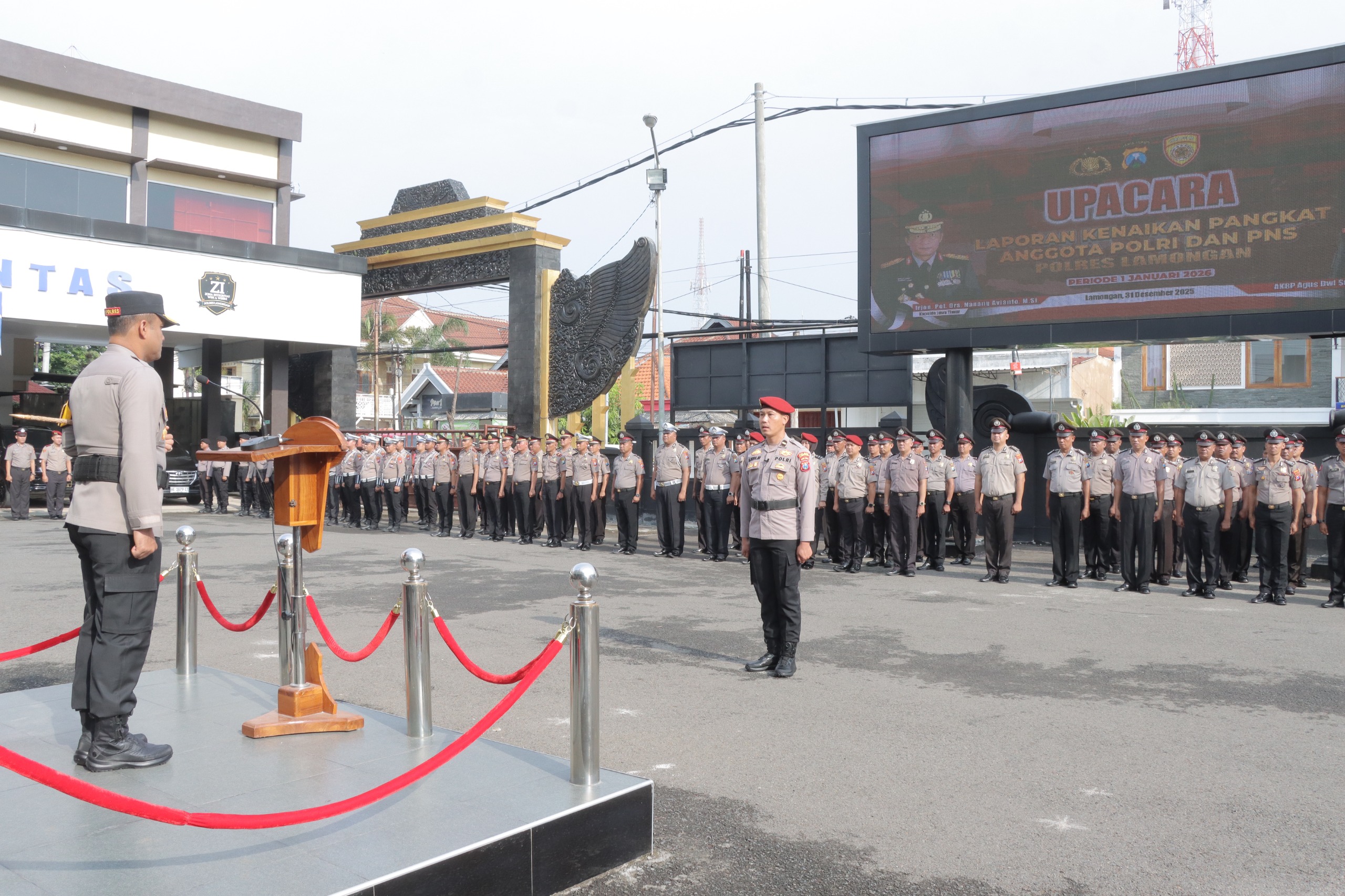 Polres Lamongan Gelar Upacara Kenaikan Pangkat Anggota Polri dan PNS Polri Periode 1 Januari 2026 dan 1 Oktober 2025