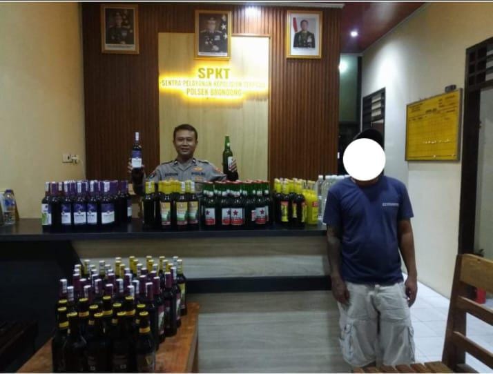 Polsek Brondong Amankan Ratusan Botol Miras, Bentuk Ketegasan Petugas dalam Berantas Miras