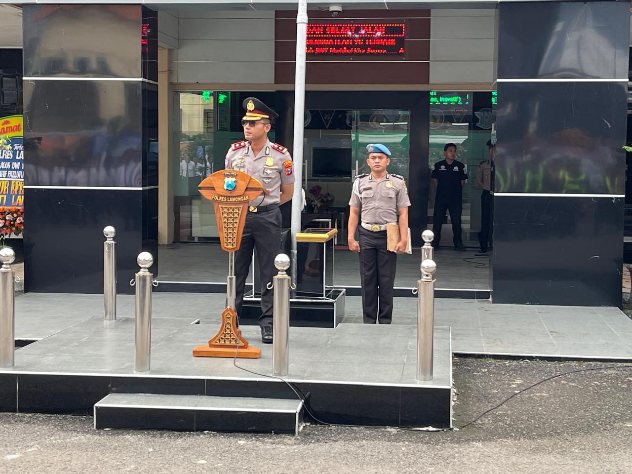 Wakapolres Lamongan Pimpin Apel Pagi Jam Pimpinan Perdana, Tekankan Disiplin dan Tanggung Jawab Personel